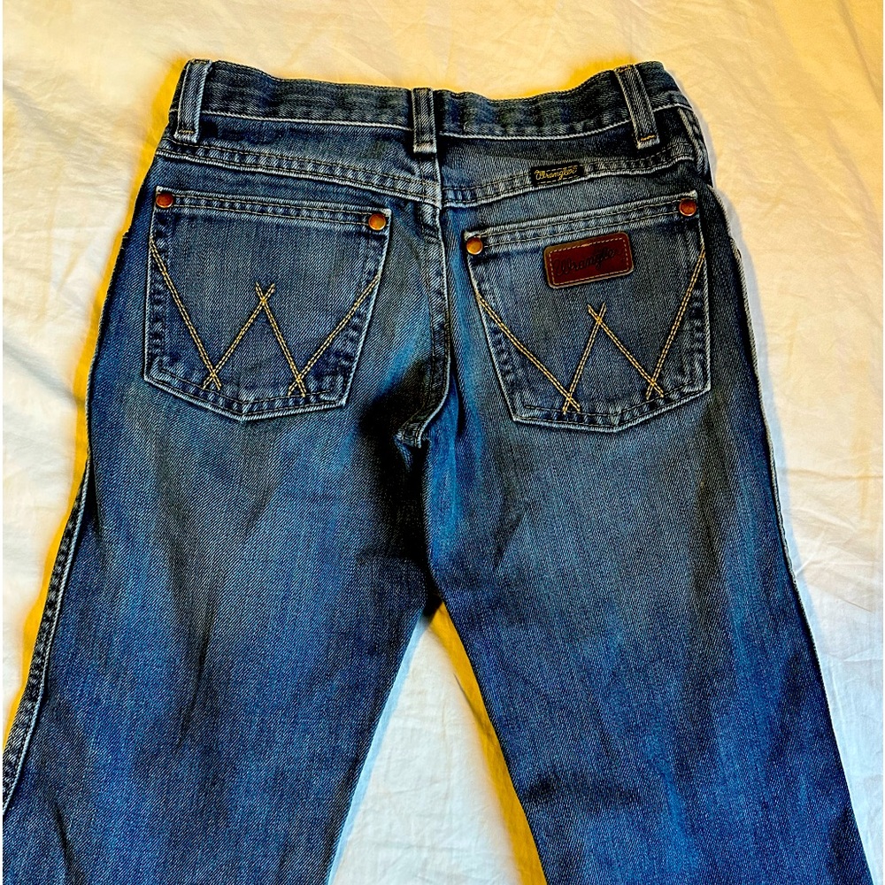 Boy Size 8 Wrangler Boot cut relaxed fit blue jeans. good condition, adj waist
